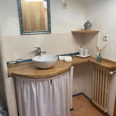 Le Clos Des Collines Oda ve Kahvaltı 3*