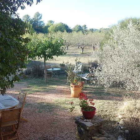 Le Clos Des Collines Bed & Breakfast 3*