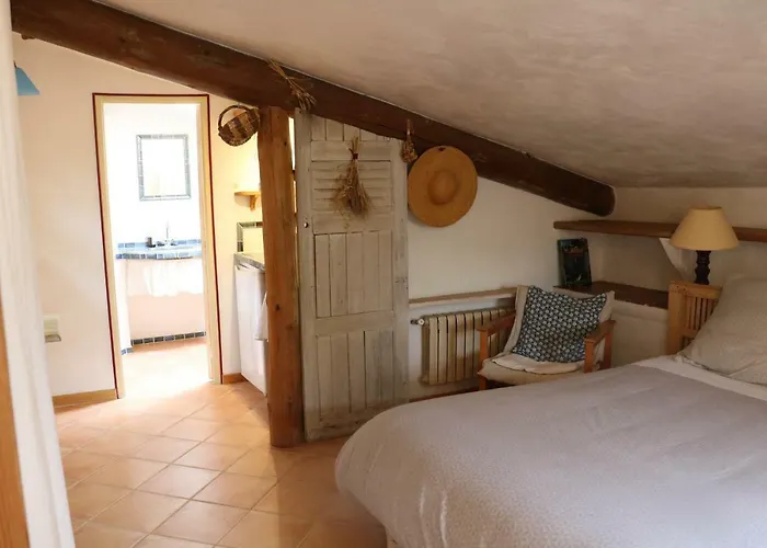 Le Clos Des Collines 3*